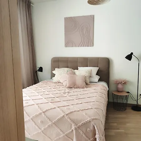 Wide & Light - Self Check In Apartmán *